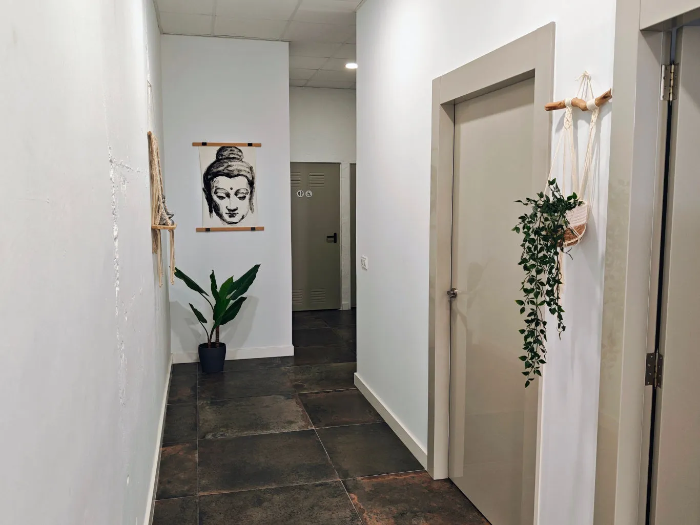 Pasillo del centro de masajes Espai Deva